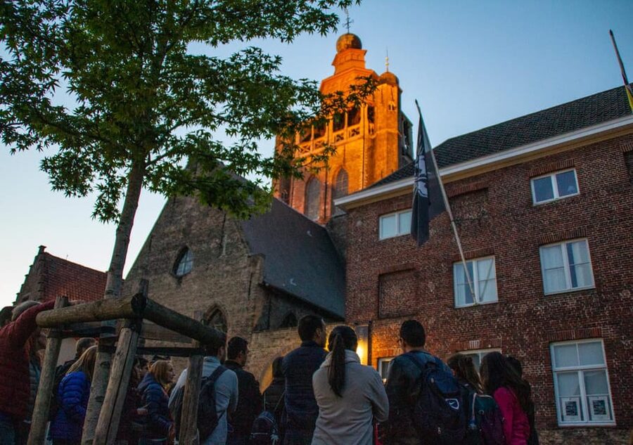 Night Tour: The Dark Side of Bruges - by Legends - Meeting at the Grote Markt Red Umbrella (and Finding Your Group)
