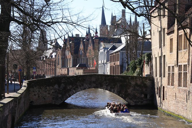 Photo Tour "Jan van Eyck" - Start point at Historium BrugesMarkt, and how the timing flows