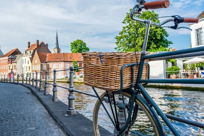 Private Bruges 3.5-Hour Guided Bike Tour: Discover Hidden Gems - The morning-to-midday rhythm: squares, walls, and the medieval frame