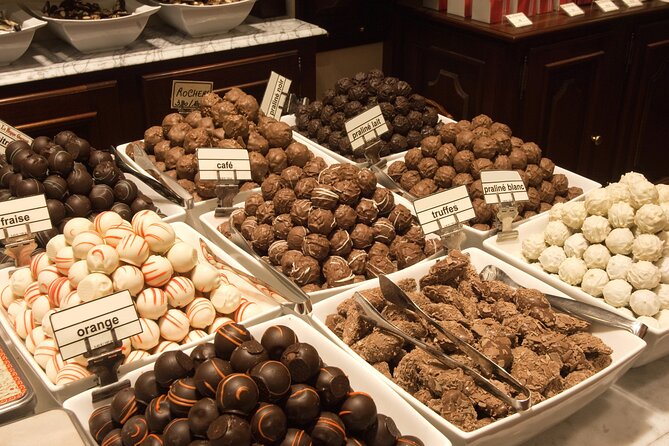 Private Bruges’ Iconic Sites and Chocolate Tasting Tour - Getting oriented: Grote Markt to Burg in about 1 hour 45