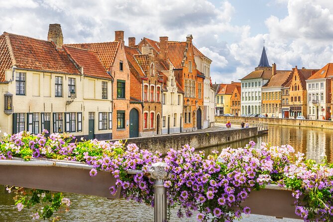 Private Bruges’ Iconic Sites and Chocolate Tasting Tour - Simon Stevinplein and St. Salvator’s Cathedral: Gothic and quiet corners