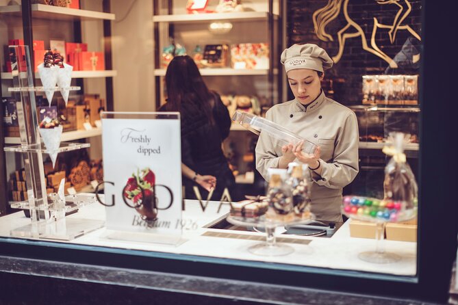 Private Bruges’ Iconic Sites and Chocolate Tasting Tour - Fish Market and Burg Square: finish strong, then choose your own ending