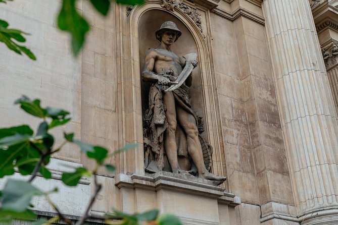 Private City Kickstart Tour: Brussels - Galeries Royales Saint-Hubert, rainproof shopping with a kings idea
