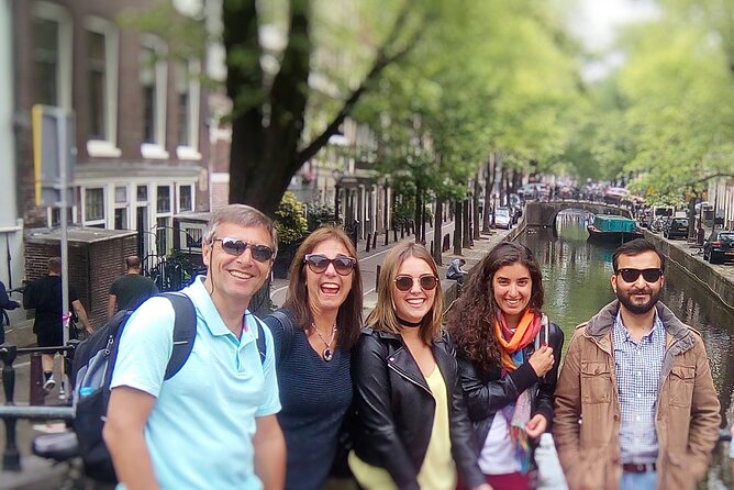 Private Half Day Tour of Brussels - Manneken Pis: the quick photo can turn into a mini lesson