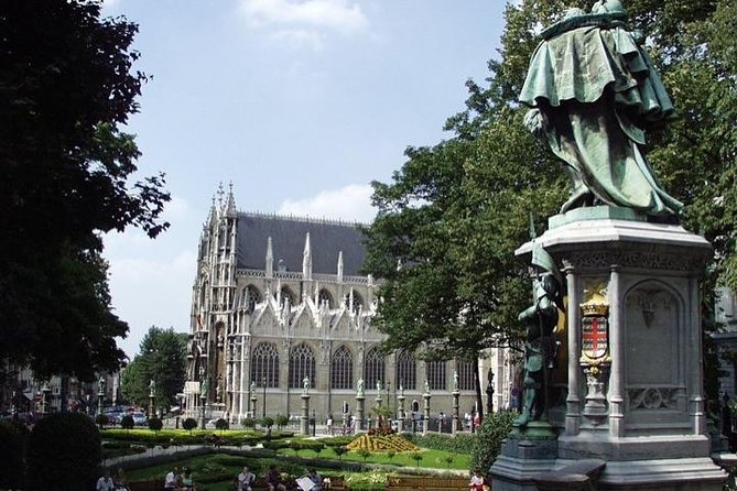 Private tour : Best of Brussels half day From Brussels - Atomium in 20 minutes: the unit-cell symbol of Brussels, art plus engineering