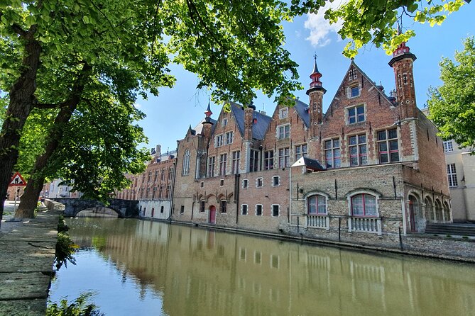 Private tour: From your hotel + see the Madonna of Michelangelo - Onze-Lieve-Vrouwekerk: Michelangelo’s Madonna and Child is the finish you’ll remember