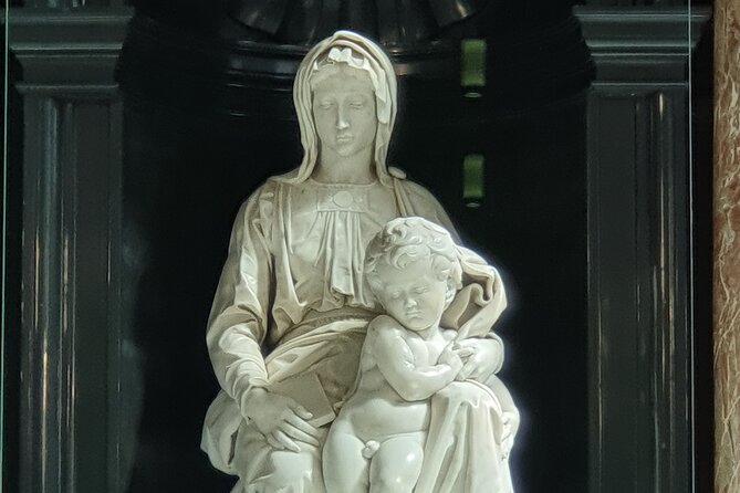 Private tour: From your hotel + see the Madonna of Michelangelo - Basilica of the Holy Blood: Romanesque vaults and a relic in the upper chapel