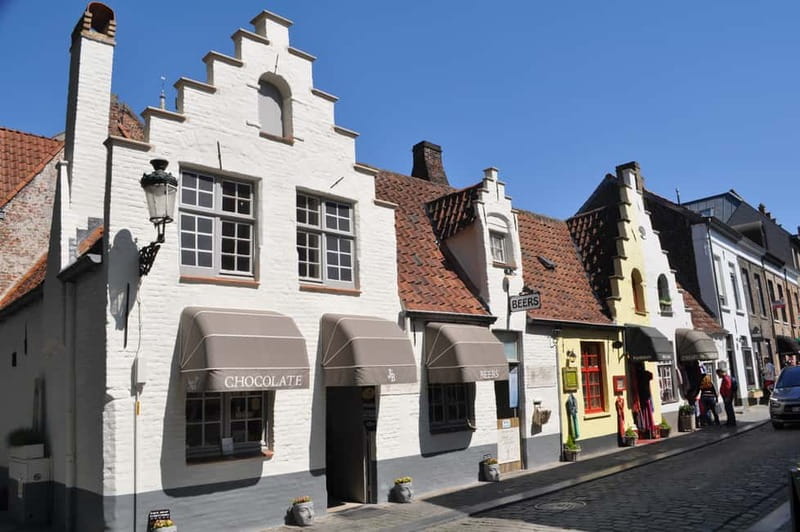 Thé best chocolate in Bruges! Private tour! - Passage Bourgondisch Cruyce: A Short Stop With Big Atmosphere