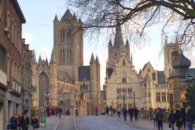 Walking food tour: Introduction to Ghent through food - Stop One: the medieval square where architecture tells the story