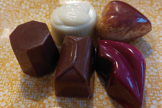 Walking Tour with Hot Chocolate and Chocolate Tasting - Groeningemuseum quick hit: art time without the commitment